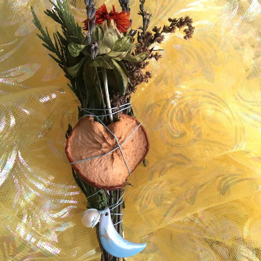 Apple Full Moon Wand- handmade botanical smudge wand/bouquet decor with lavender - Picture 1 of 5